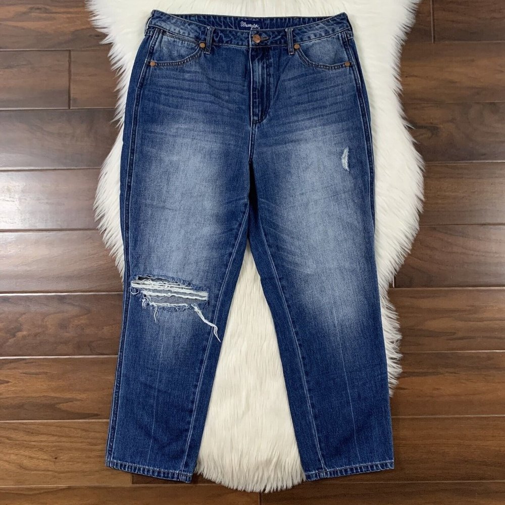 Wrangler Women's Size 30 Medium Wash High Rise Crop‎ Tapered Leg Denim Jeans